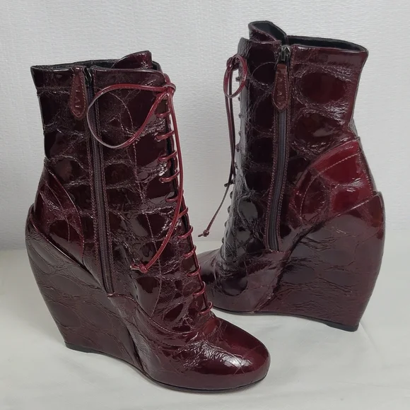 Alaia Calzature Donna Croco Burgundy Patent Leather Ankle Wedge Boots Size 37.5